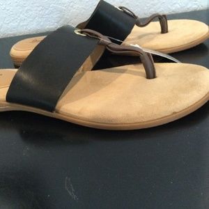 Brand New Bass leather sandals in Robin Black